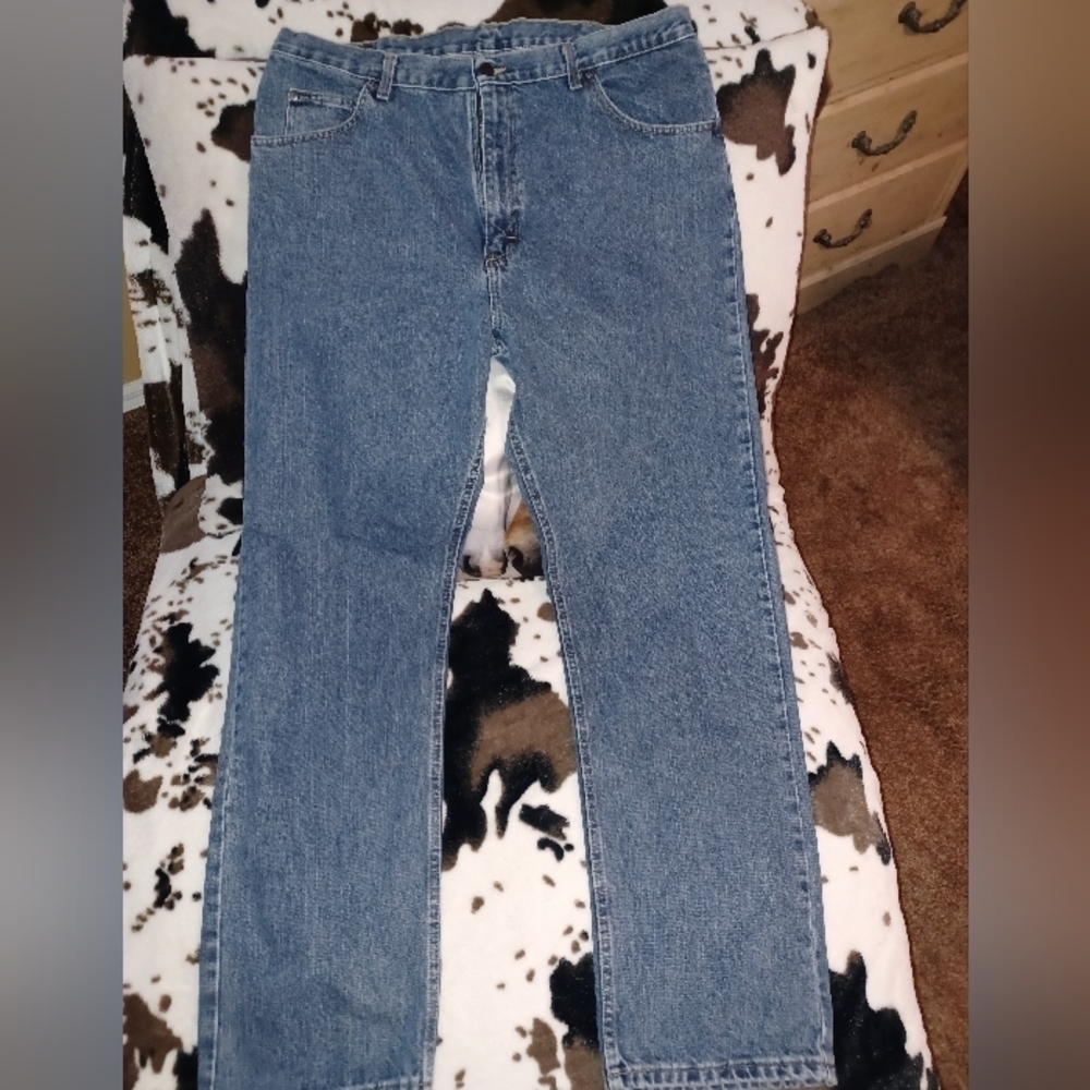 WRANGER, RELAXED FIT, 38X34 GREAT CONDITION, RELAXED FIT.
